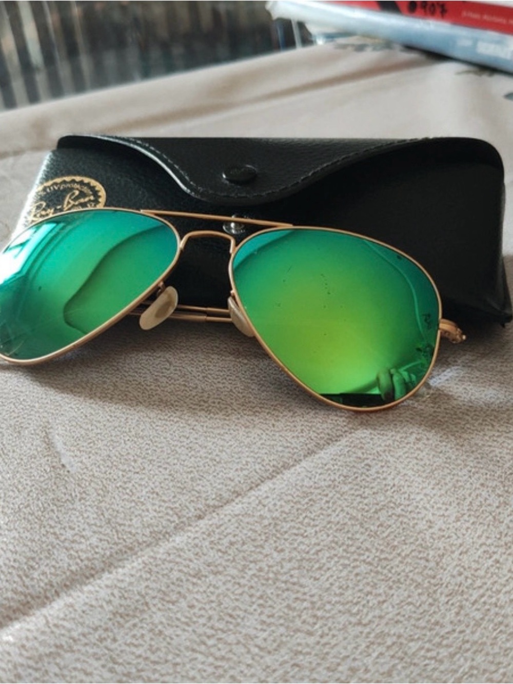 Ray-Ban Aviator Sunglasses with Green Mirror Lenses and Gold Frame
